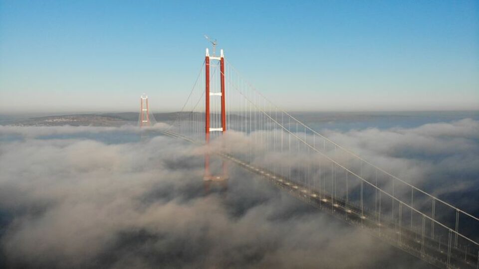 Boğazlarda gemi geçişlerine sis engeli