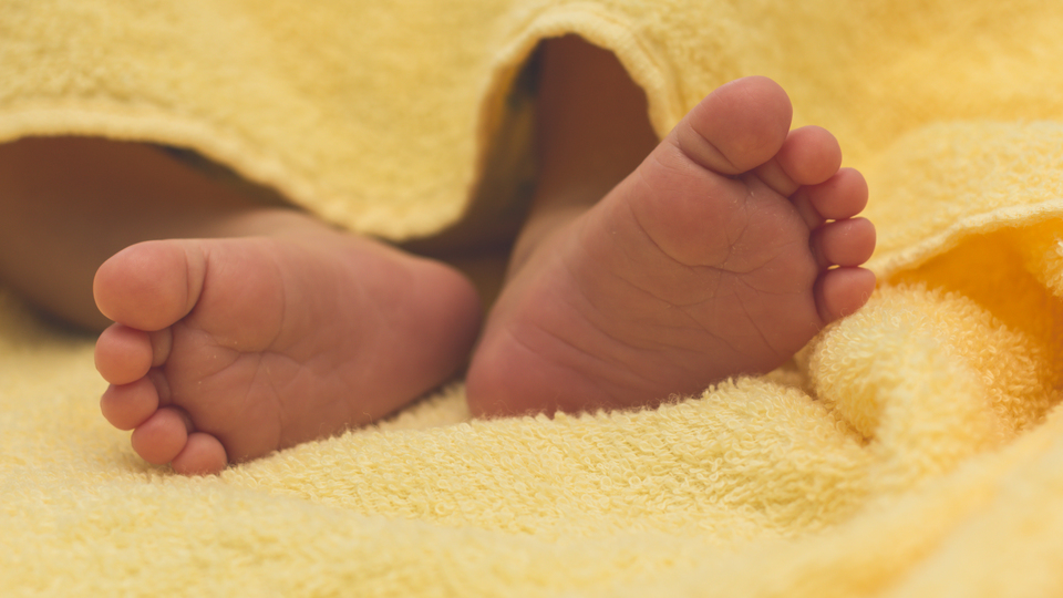 Ambulans uçak, 1 günlük Çiğdem bebek için havalandı