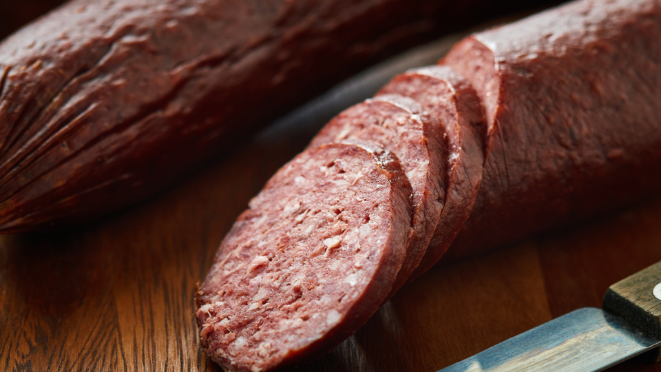 Taklit tağşiş listesi yenilendi: Sucukta domuz eti çıktı