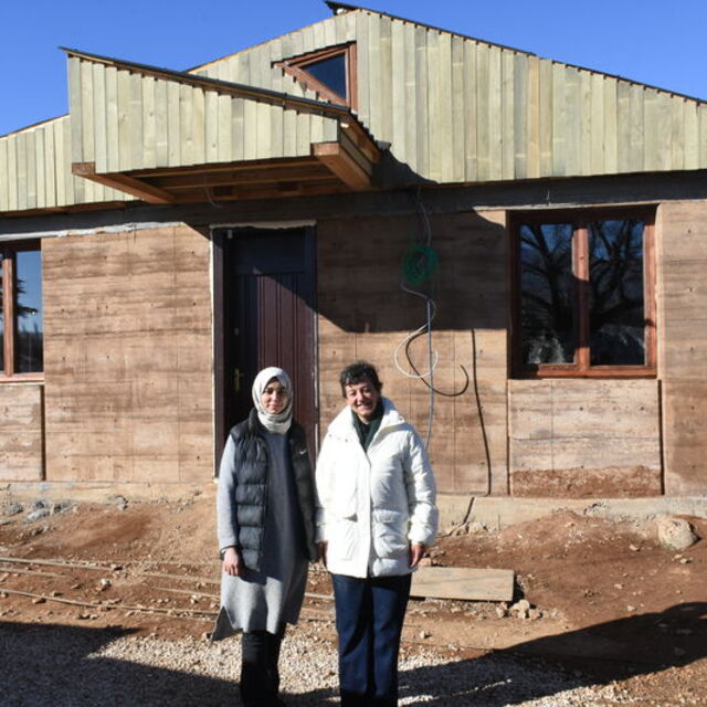 Malatya'da depreme dayanıklı kerpiç ev inşa edildi