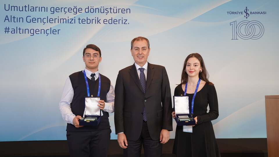 İş Bankası'ndan 'Altın Gençlere' ödül
