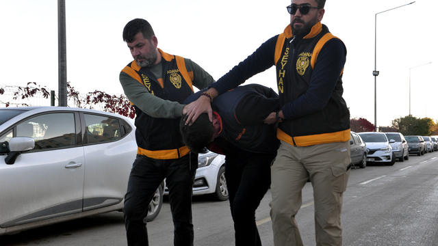 Maganda, genel cerrahı kolundan bıçakladı!