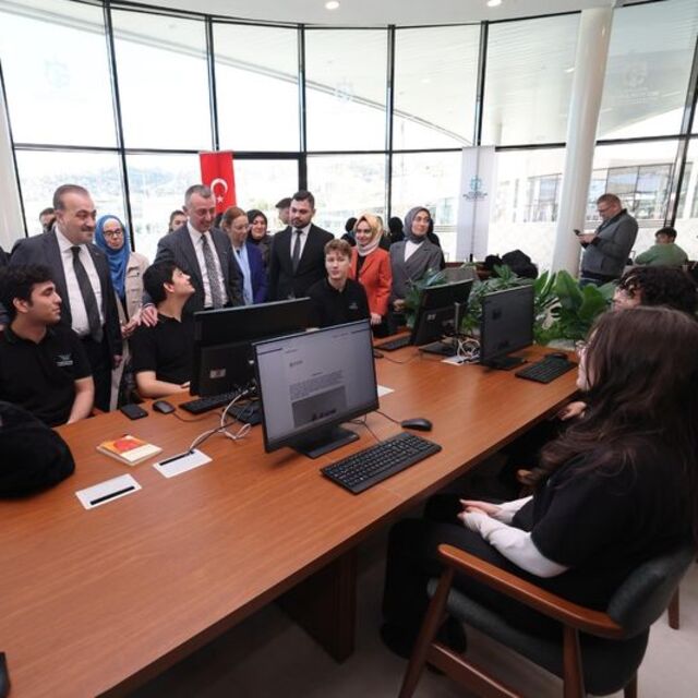 Büyükşehir'den İzmit'e 7/24 açık kütüphane