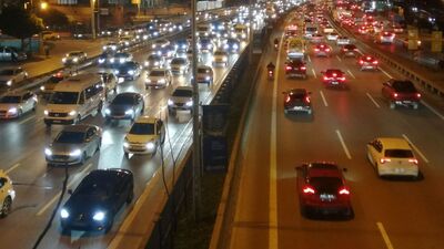 İstanbul'da trafik yoğunluğu yaşanıyor