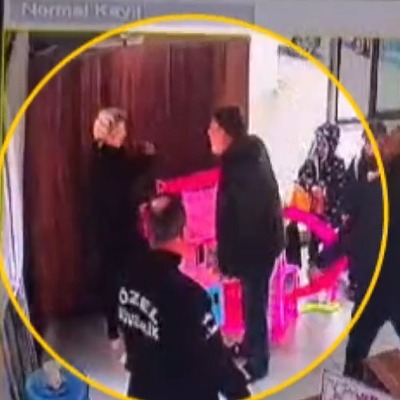  Boşanmak isteyen kadını dövdüler!