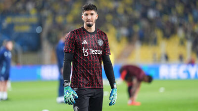 Altay kornerden yedi, ManU kupadan elendi!