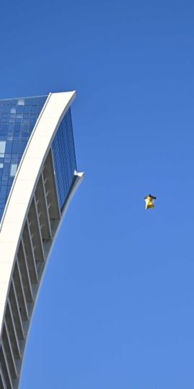  'Yarasa adam' iki bina arasından Kartal Sahili'ne indi