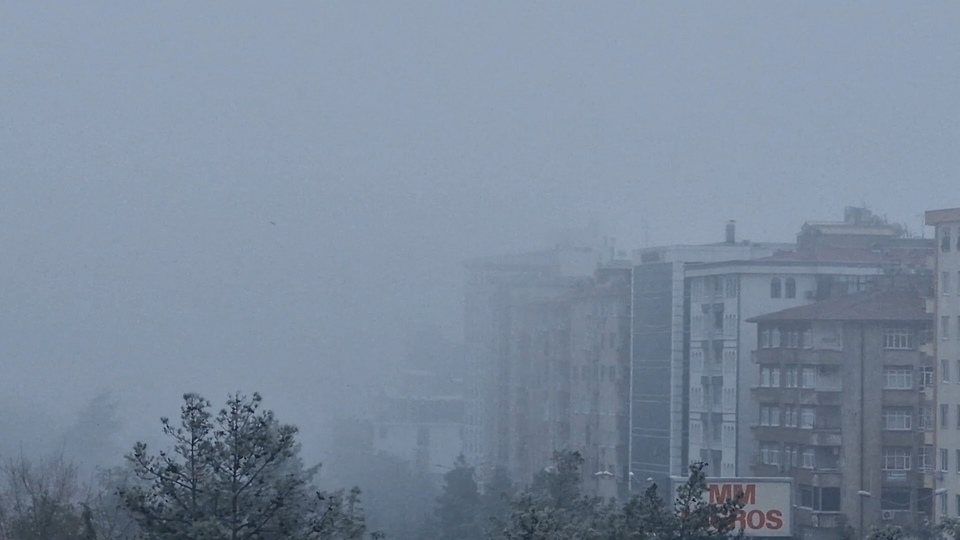 Göz gözü görmüyor! İki ilde uçuşlar ertelendi