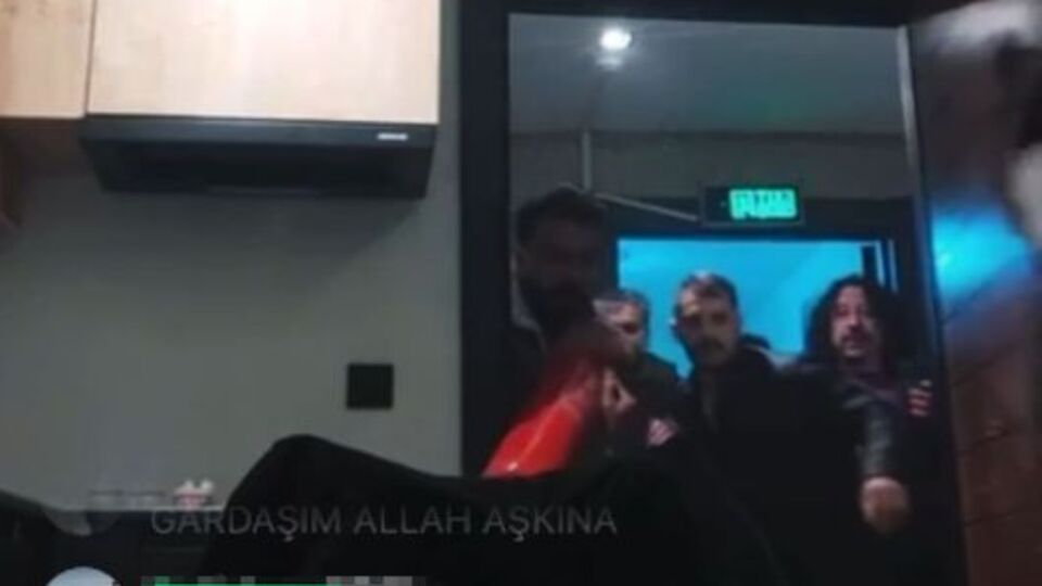 Kendine zarar veren kişiye polis müdahalesi