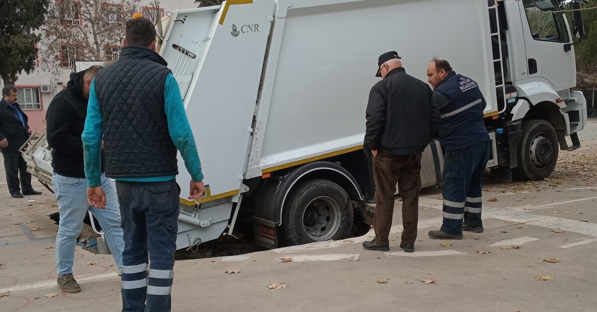 Okulda saha çöktü! Çöp arabası çukura düştü