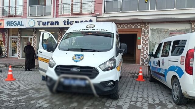 Alt katın balkonuna düşerek öldü