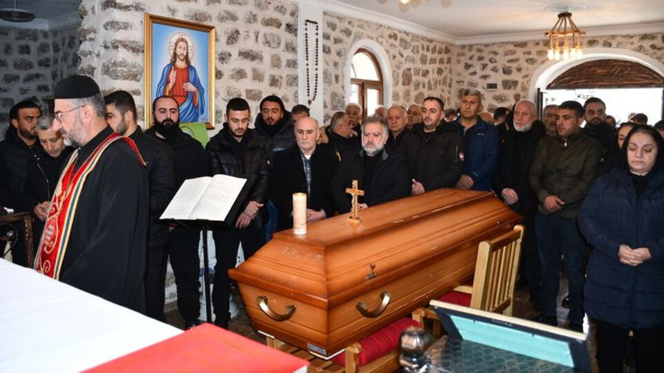 Asuri-Süryani kanaat önderi son yolculuğuna uğurlandı