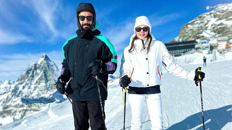 Aşıkların kayak pozu