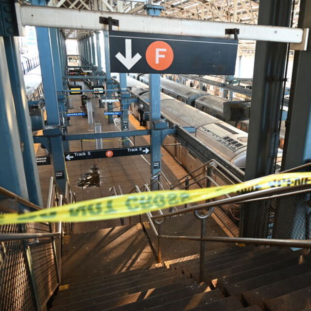 ABD'de metroda ateşe verilen kadın öldü