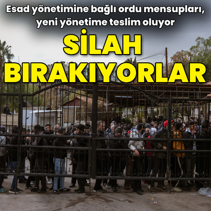  Esad'ın ordusundan kalanlar yeni yönetime silahlarını teslim ediyor