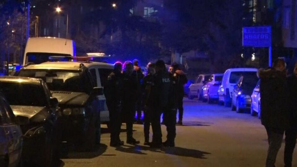 Kahvehanede silahlı çatışma: 2 yaralı