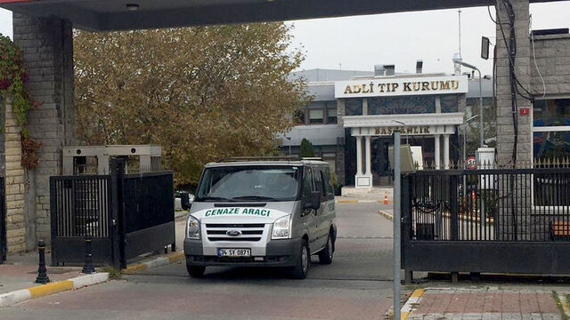 Karısını darp ederken araya giren oğlunun boğazını kesti!