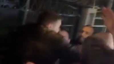 Uzayan kavgayı biber gazı bitirdi!