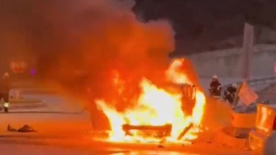 Yanan arabada can pazarı!