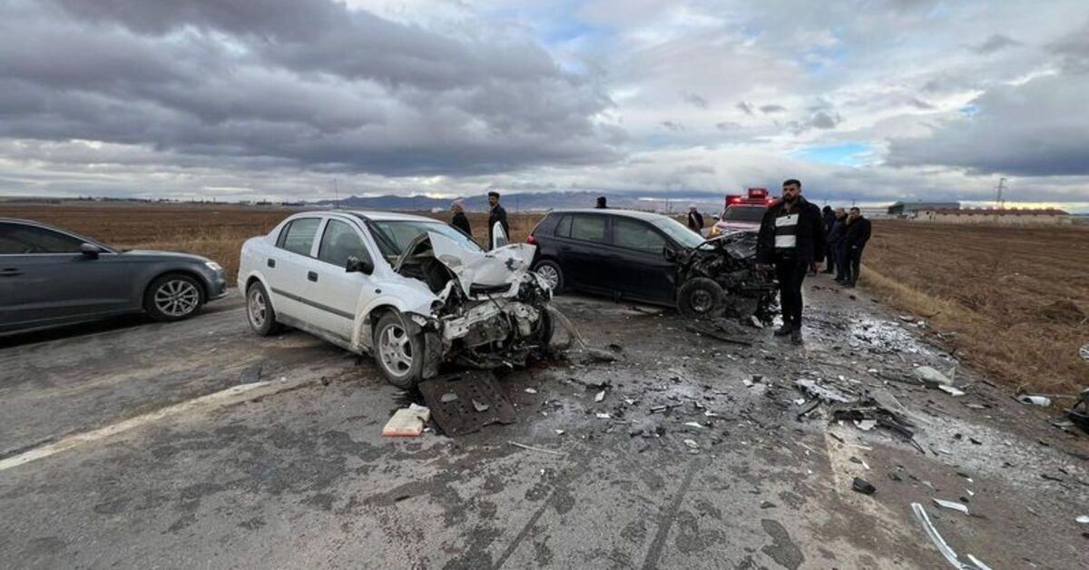 Afyonkarahisar'da kaza: 2 ölü, 3 yaralı