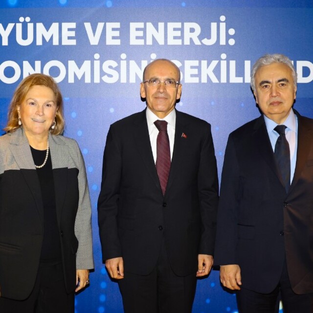 IICEC Konferansı 'Ekonomik Büyüme ve Enerji: Geleceğin Ekonomisini Şekillendirmek' temasıyla düzenlendi