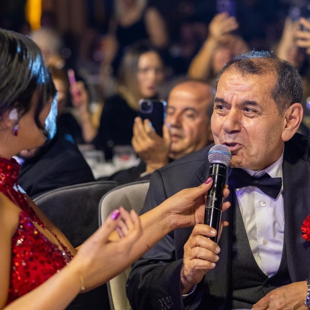 Dursun Özbek, Zara ile düet yaptı