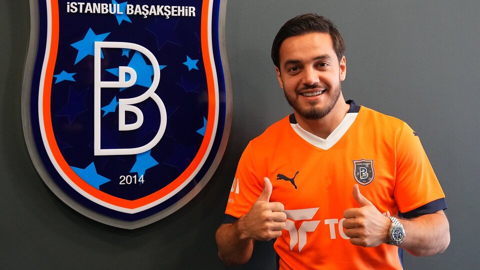 Yusuf Sarı, Başakşehir'le imzaladı