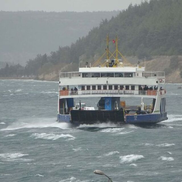 Çanakkale'de tüm feribot seferleri iptal