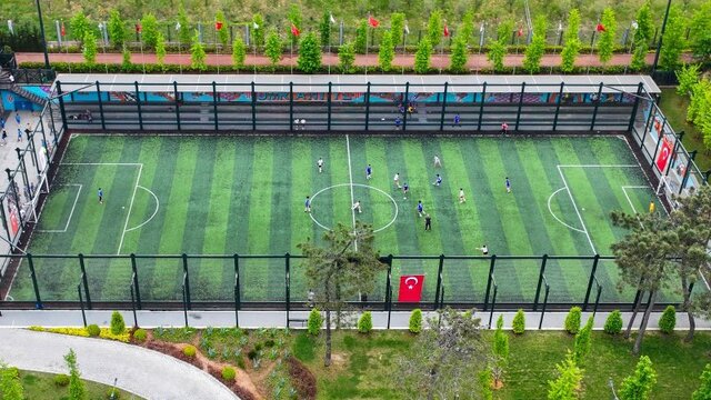 Ümraniye'de 93 yeni saha hizmete girdi