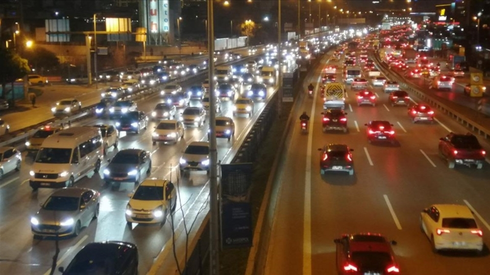 İstanbul'da trafik yoğunluğu yaşanıyor
