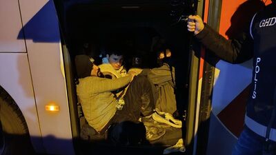 Bagajdan 9 düzensiz göçmen çıktı