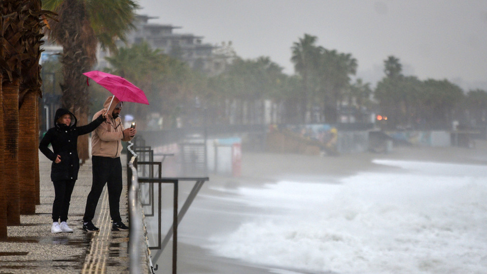 Meteoroloji'den sağanak ve fırtına uyarısı