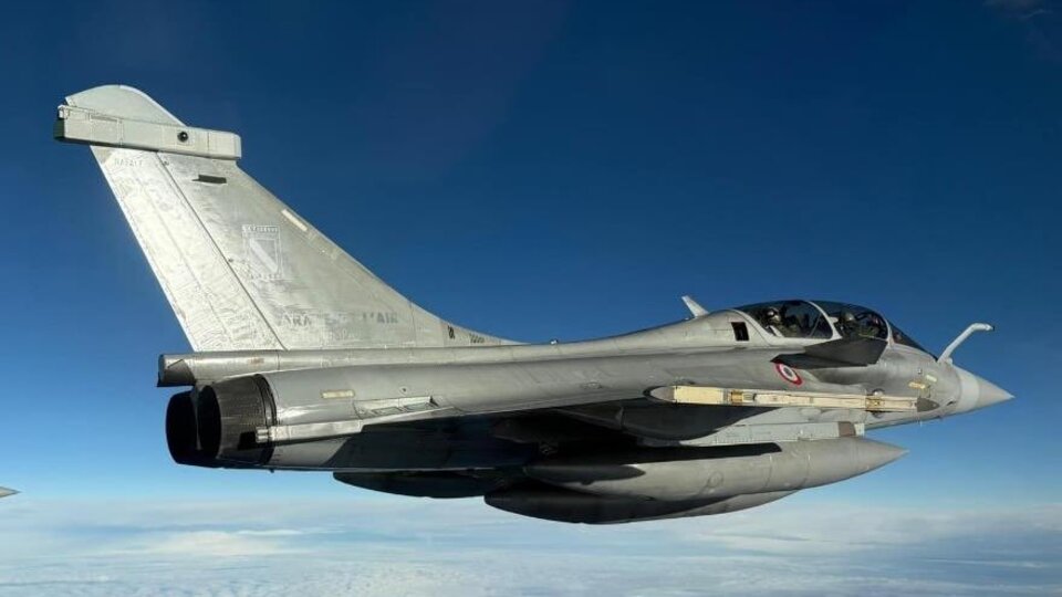 Fransız uçaklarından Rus uçağına önleme