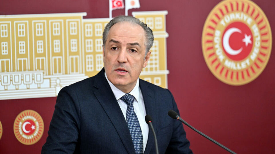 Yeneroğlu DEVA'dan istifa etti