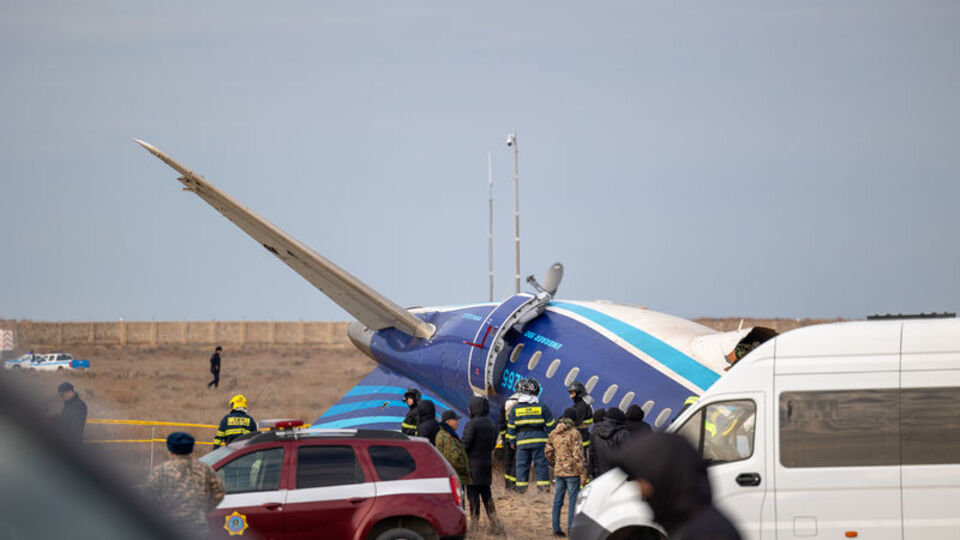 Kazakistan'da düşen yolcu uçağını Rusya mı vurdu?