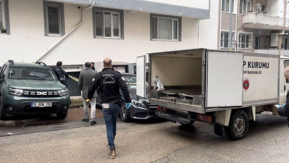 Cam silerken düşüp öldü