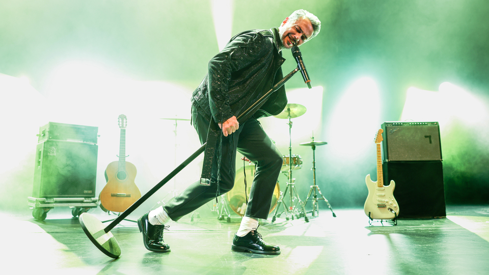 Emre Altuğ'dan 'Bir Pop Masalı'