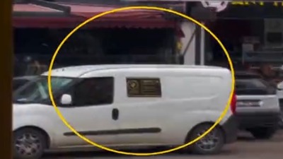 Magandalar çatıştı! Baba kız arada kaldı!