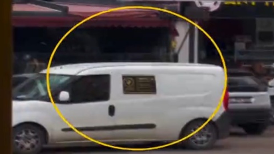 Magandalar çatıştı! Baba kız arada kaldı!