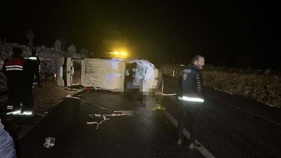 Hafif ticari araç devrildi: 1 ölü, 1 yaralı