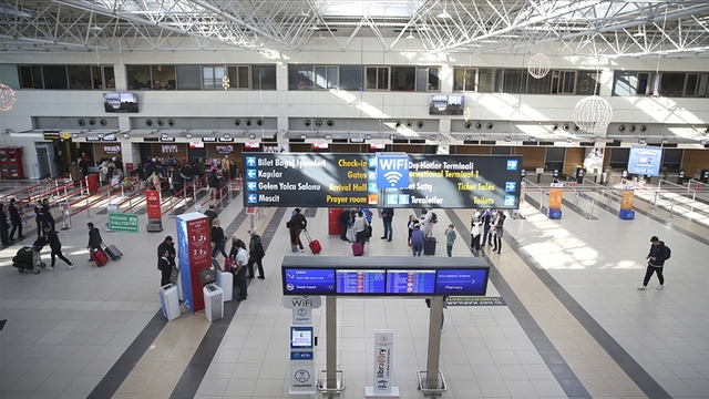 Yurt dışı çıkış harcı 710 TL oldu