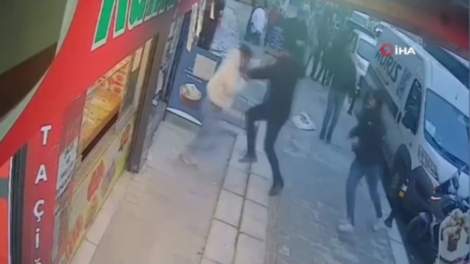 Husumetliler arasında tekme tokat kavga