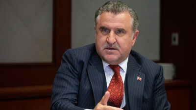 Bakan Bak, Beşiktaş'ın yeni başkanı Adalı'yı kutladı