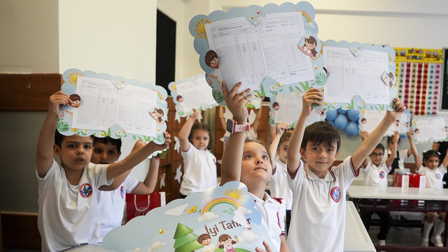 İlkokulda karne dönemi bitiyor