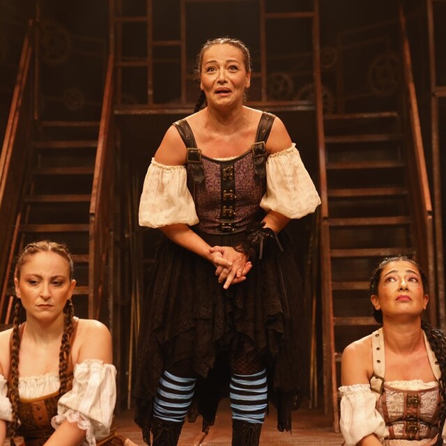 Savaş karşıtı oyun 'Lysistrata' AKM'de