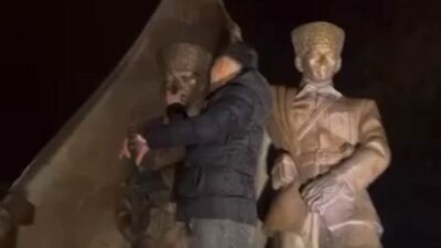 Atatürk Anıtı'na saygısızlık! Gözaltına alındı