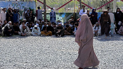 Taliban'dan kadınlara "pencere" yasağı