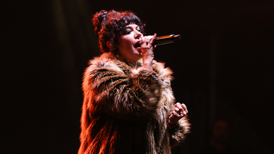 İş Sanat 2025'i Özge Fışkın ile karşıladı