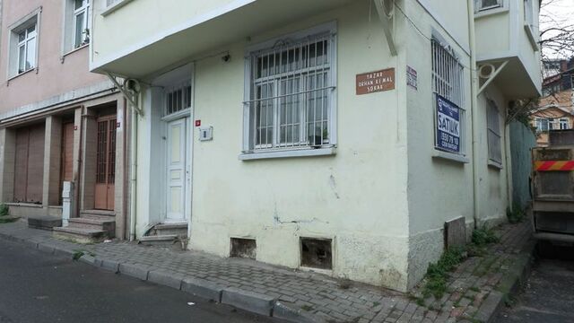 Orhan Kemal'in oturduğu ev satışta