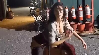 Melis'in ateşli dansı